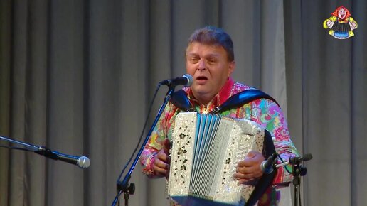 \"НЕЧЕГО НАДЕТЬ\" ( \"Выйду в поле голая, пусть сожрет медведь \") поёт ...