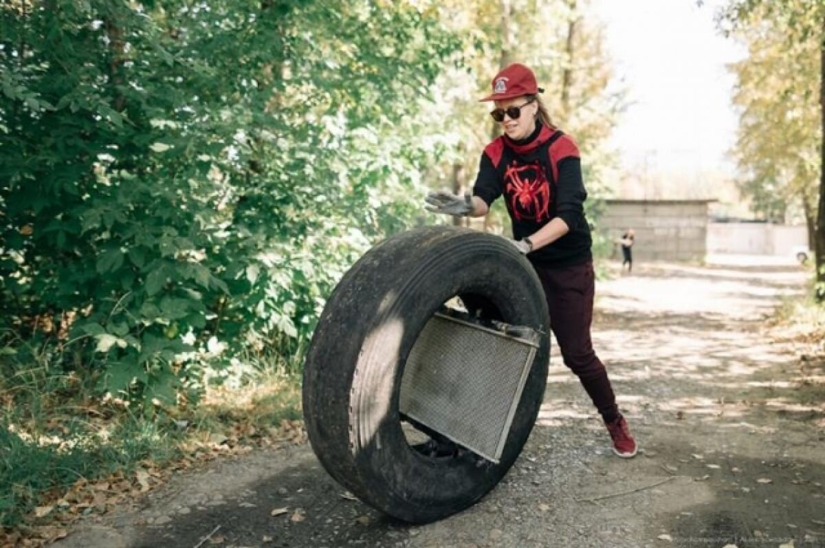    Профессионалам помогают волонтеры.