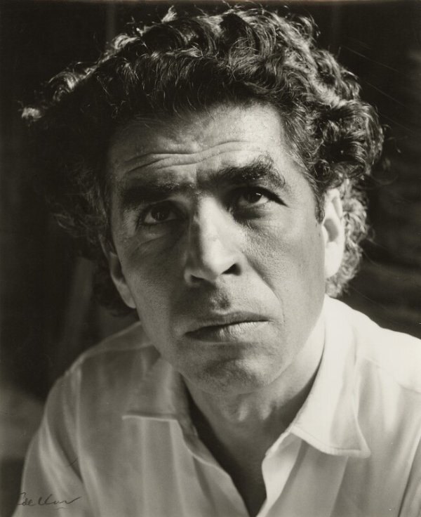 Николай Никогосян в своей студии в Ереване, 1957. Фото © Ида Кар / National Portrait Gallery, London