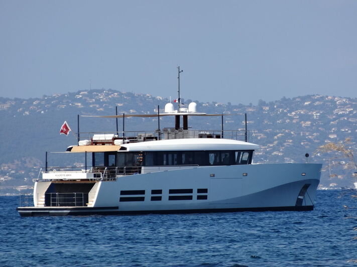     Яхта La Petite Ourse