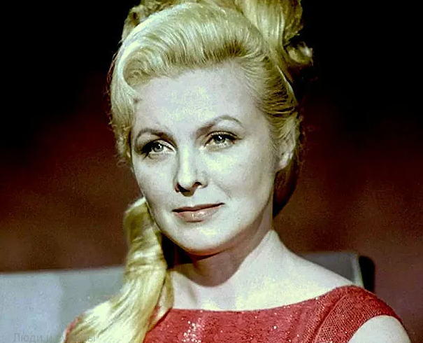 Вия Артмане