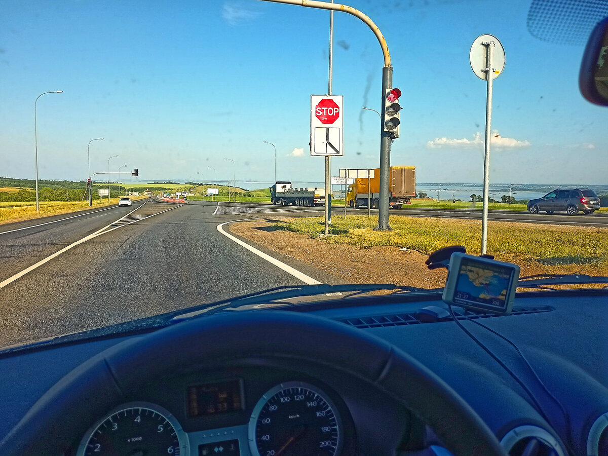 01. Начну не с Приютова. Это по дороге в Башкирию, у Сорочьих Гор на реке Каме.