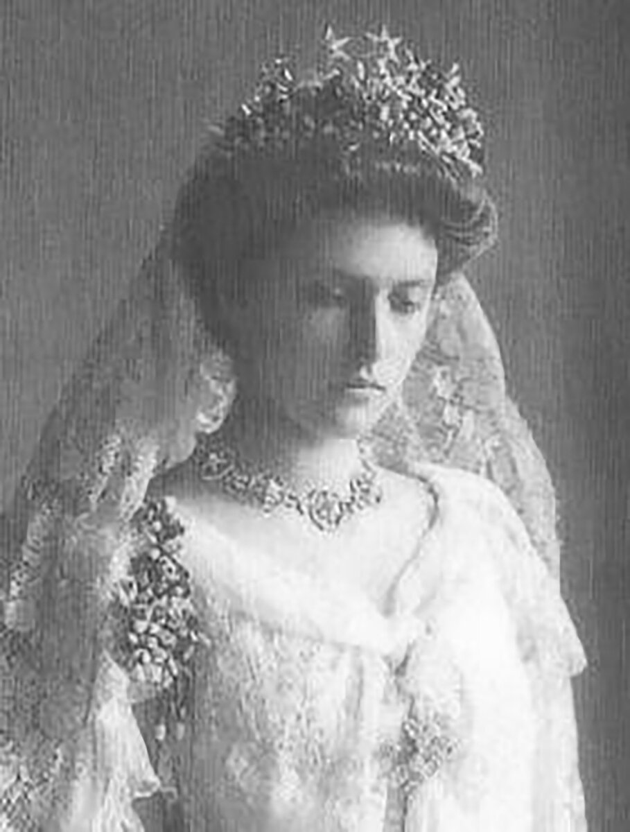 Принцесса Алиса Баттенбергская, 1903 год, вероятно, в оригинальной звездной тиаре своей матери
