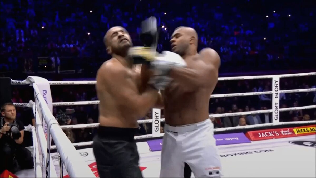 Ядерный апперкот во втором раунде 