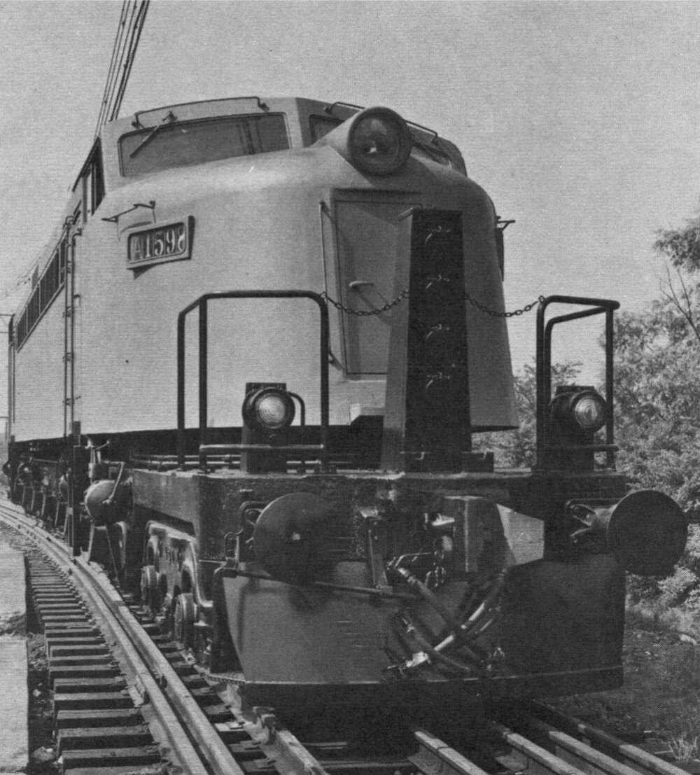 А1598. Вид спереди. Массивная махина, однако.