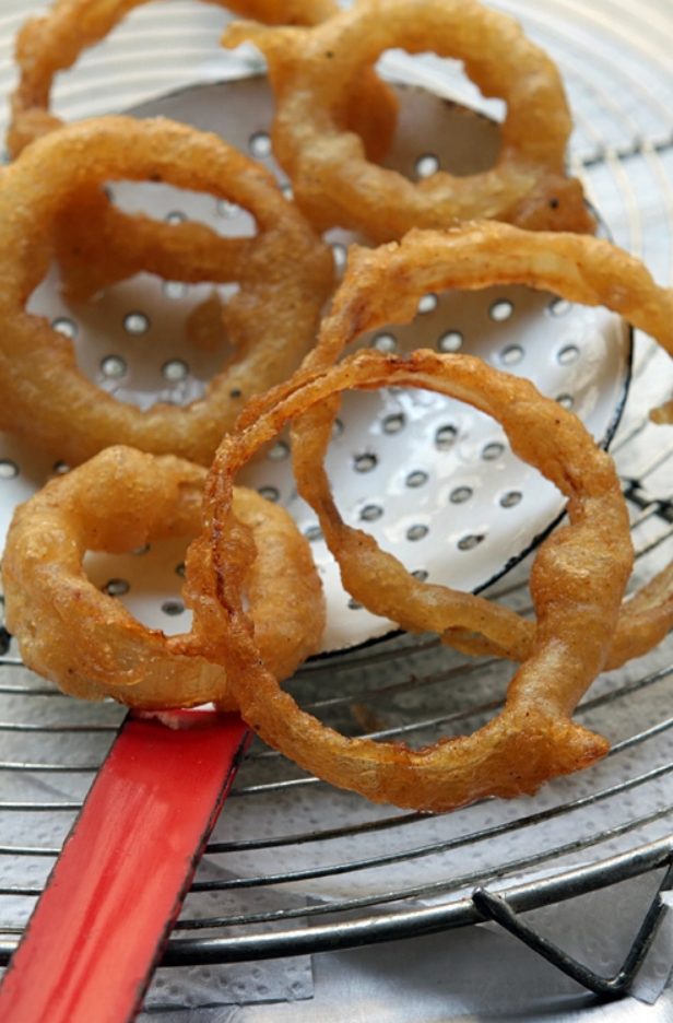 Хрустящие луковые кольца с сыром во фритюре - пошаговый рецепт с фото