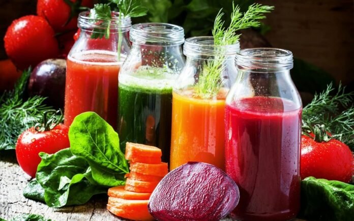 Все соки разделим на овощные, фруктовые и смузи. 