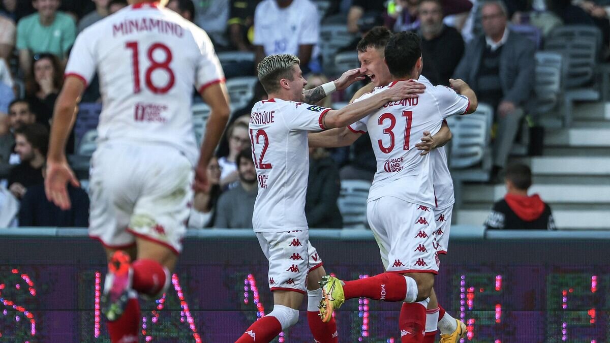    Футболисты "Монако"© AFP 2022 / CHARLY TRIBALLEAU