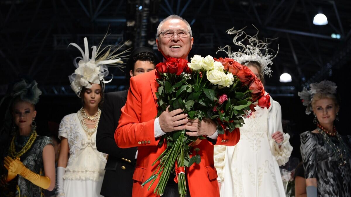    Модельер Слава Зайцев представляет коллекцию Haute Couture Дома моды Slava Zaitsev на заключительным показе Недели моды Mercedes-Benz Fashion Week Russia в ТРЦ "Афимолл Сити"© РИА Новости / Екатерина Чеснокова