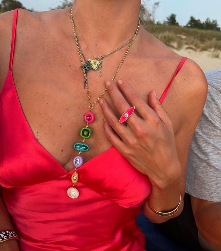     Светлана Бондарчук показала прелестную бижутерию ручной работы Фото: соцсети