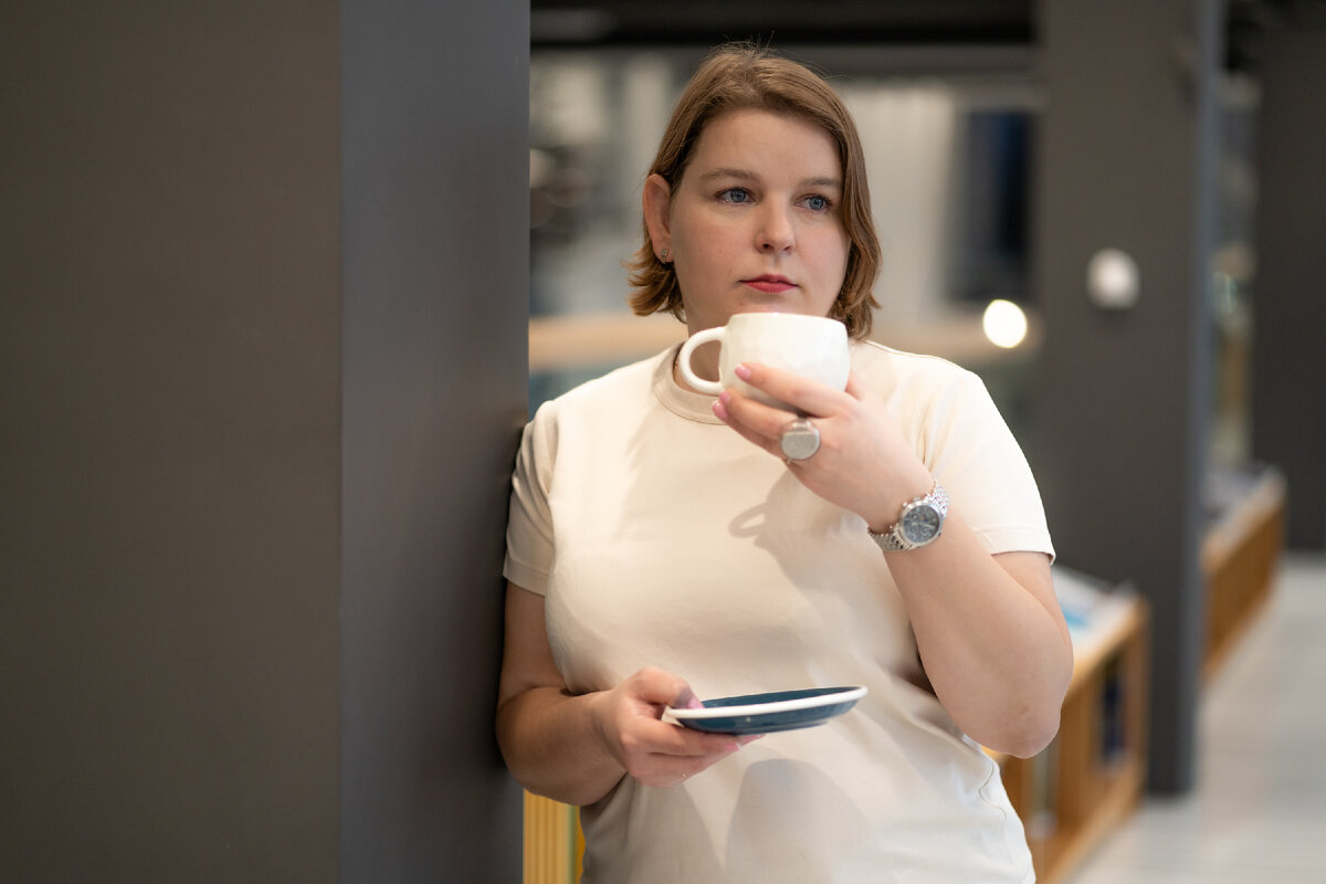 Всем привет! Меня зовут Елена Сокол и я логопед- практик. Я помогаю обычным мамам заниматься со своими детьми самостоятельно. Адепт семейного образования.