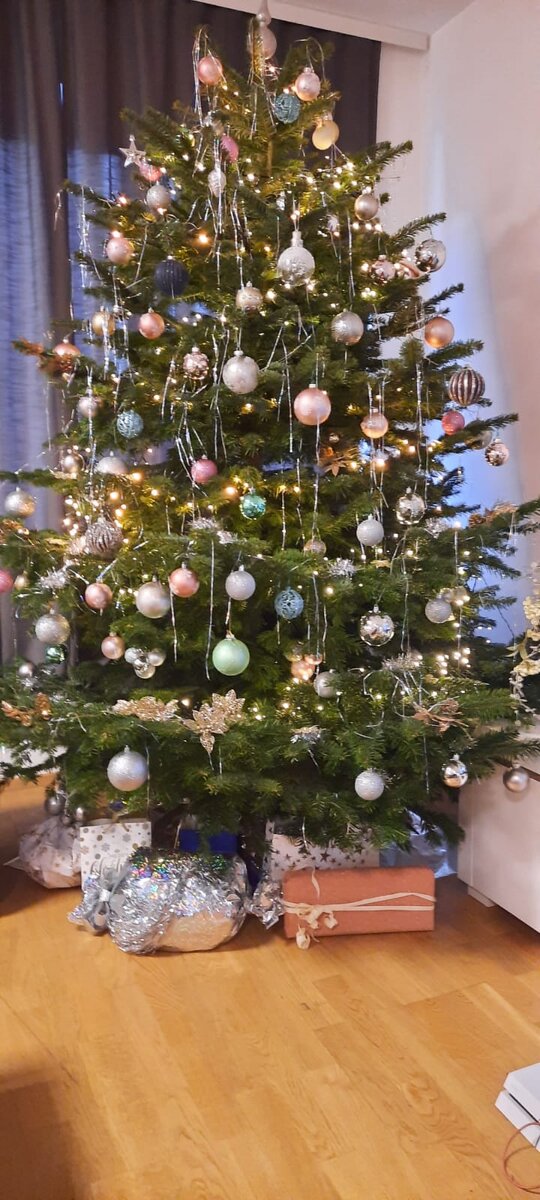 Это ёлка у друзей! Фото из личного архива.