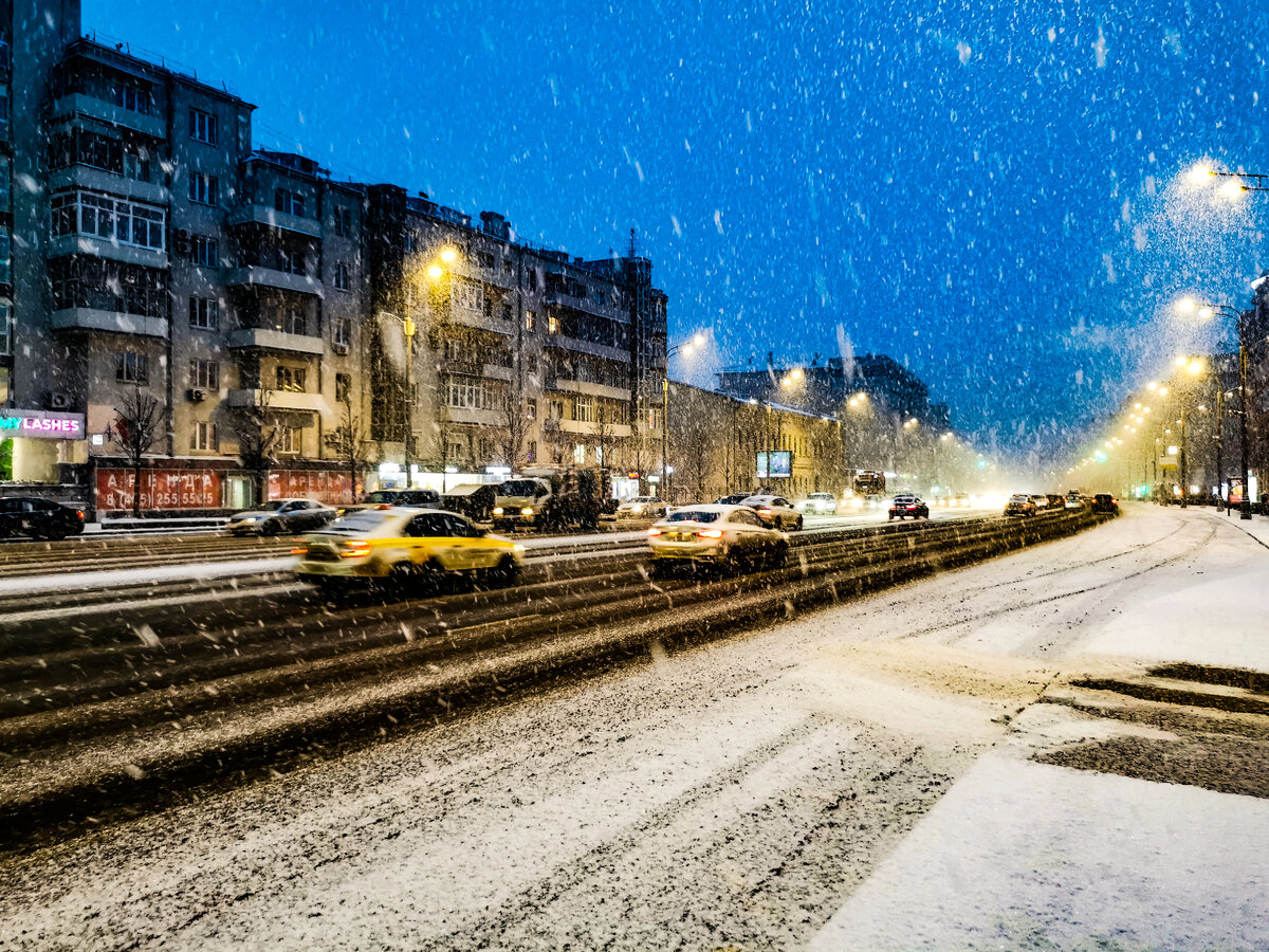 Садовое кольцо, улица Земляной Вал.
