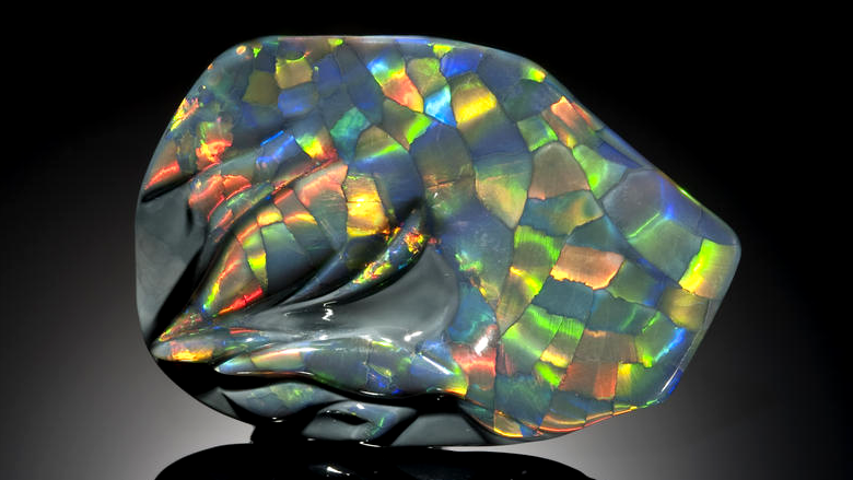 Драгоценный гороскоп на январь 2023 года. Камень покровитель для знака Лев - опал. Видео о камне в подборке канала «Самоцветы». Фото в свободном доступе  