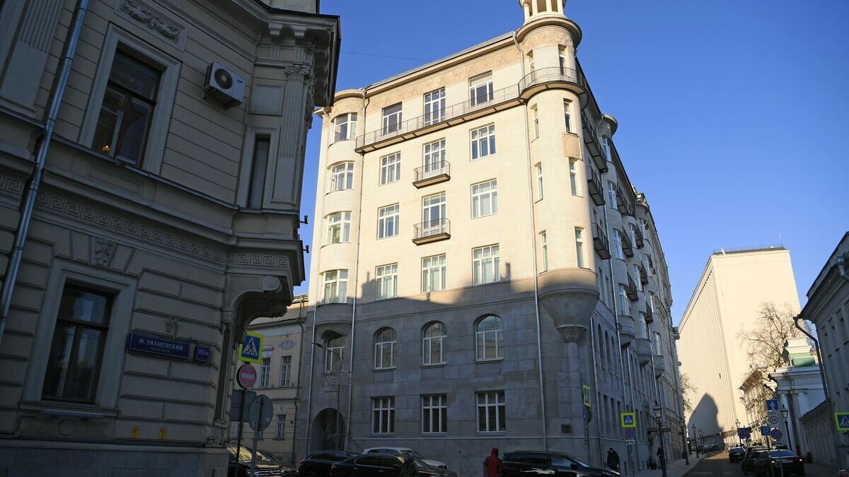    Фрагмент доходного дома А. И. Шамшина на улице Знаменка после реставрации© РИА Новости / Алексей Майшев