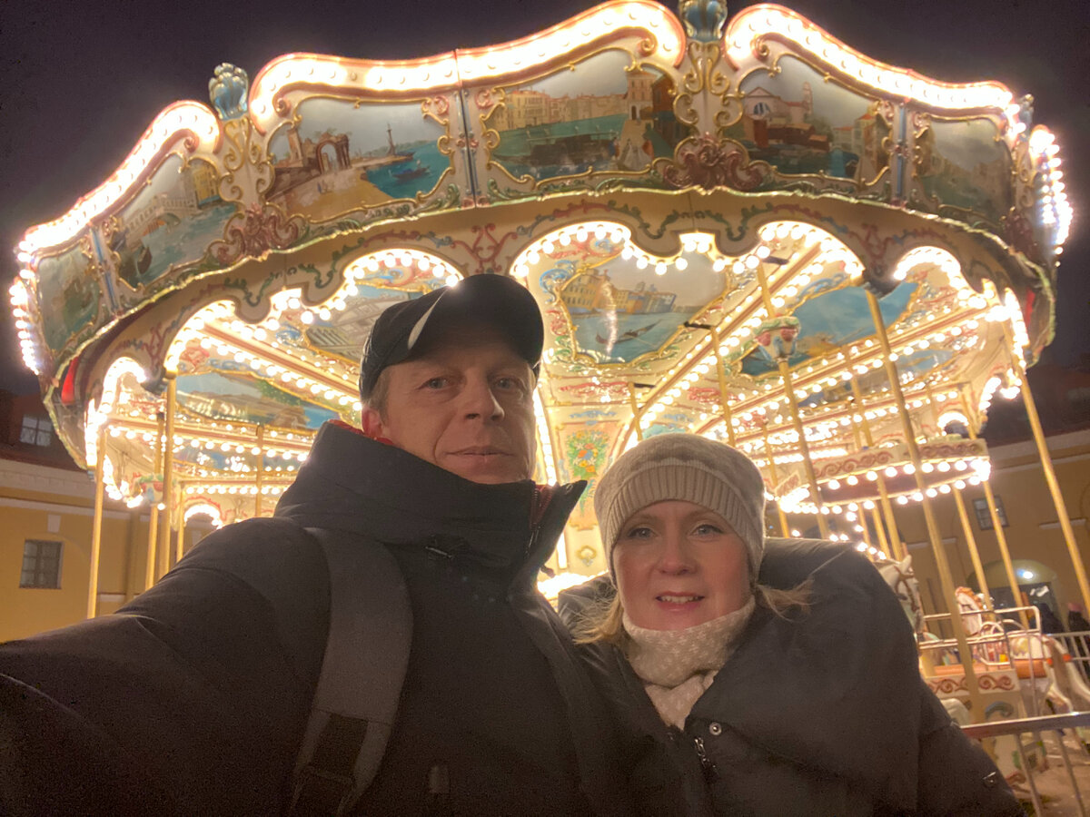 Павел и Ирина Бочкаревы в Никольских рядах. Фото автора.