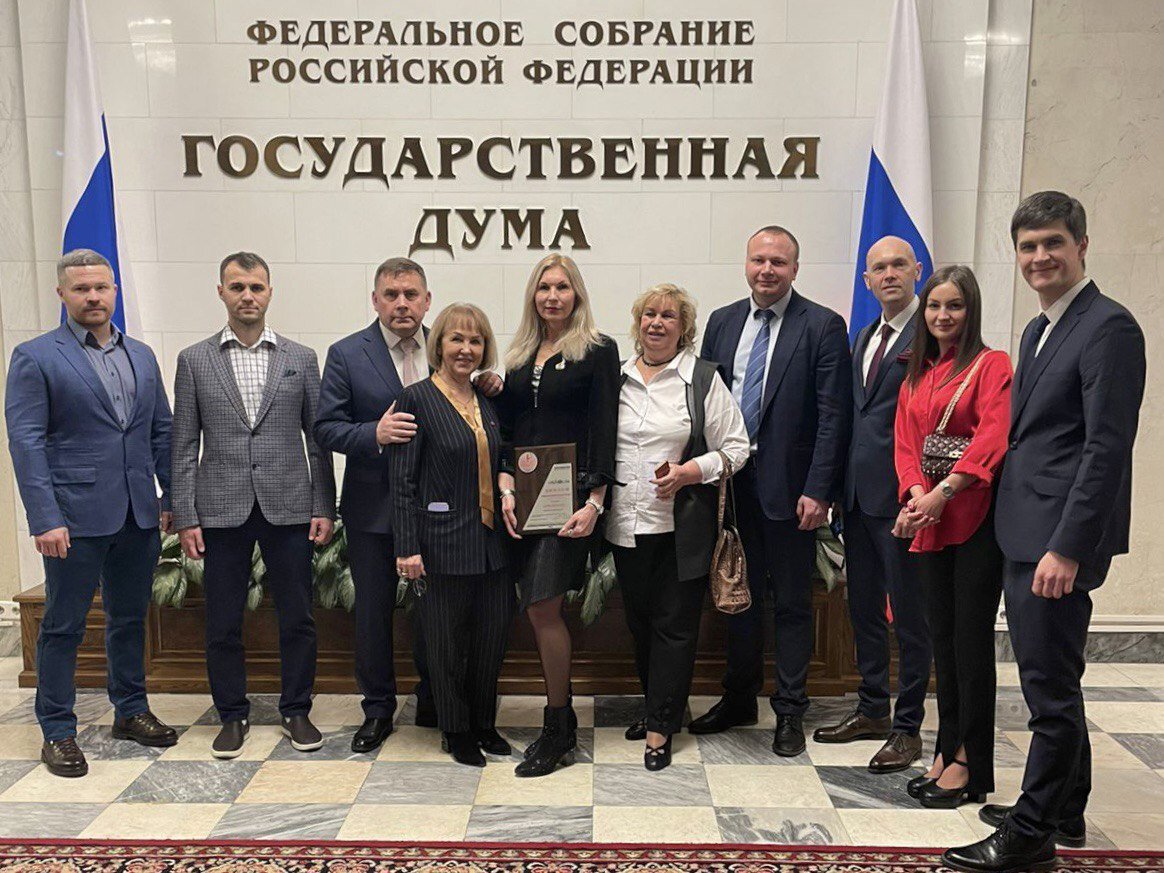 Вручение диплома директору Lady Sharm Ирине Мироновой и основателю марки Валентине Мироновой. 