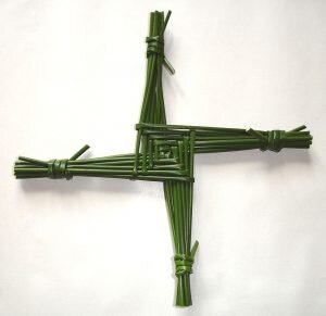 Это традиционный Крест Бригитты. Обычно его делают из тростника и целый год висят над очагом или на кухне, пока не будет сделан следующий. Кредит изображения: Калнакреанн