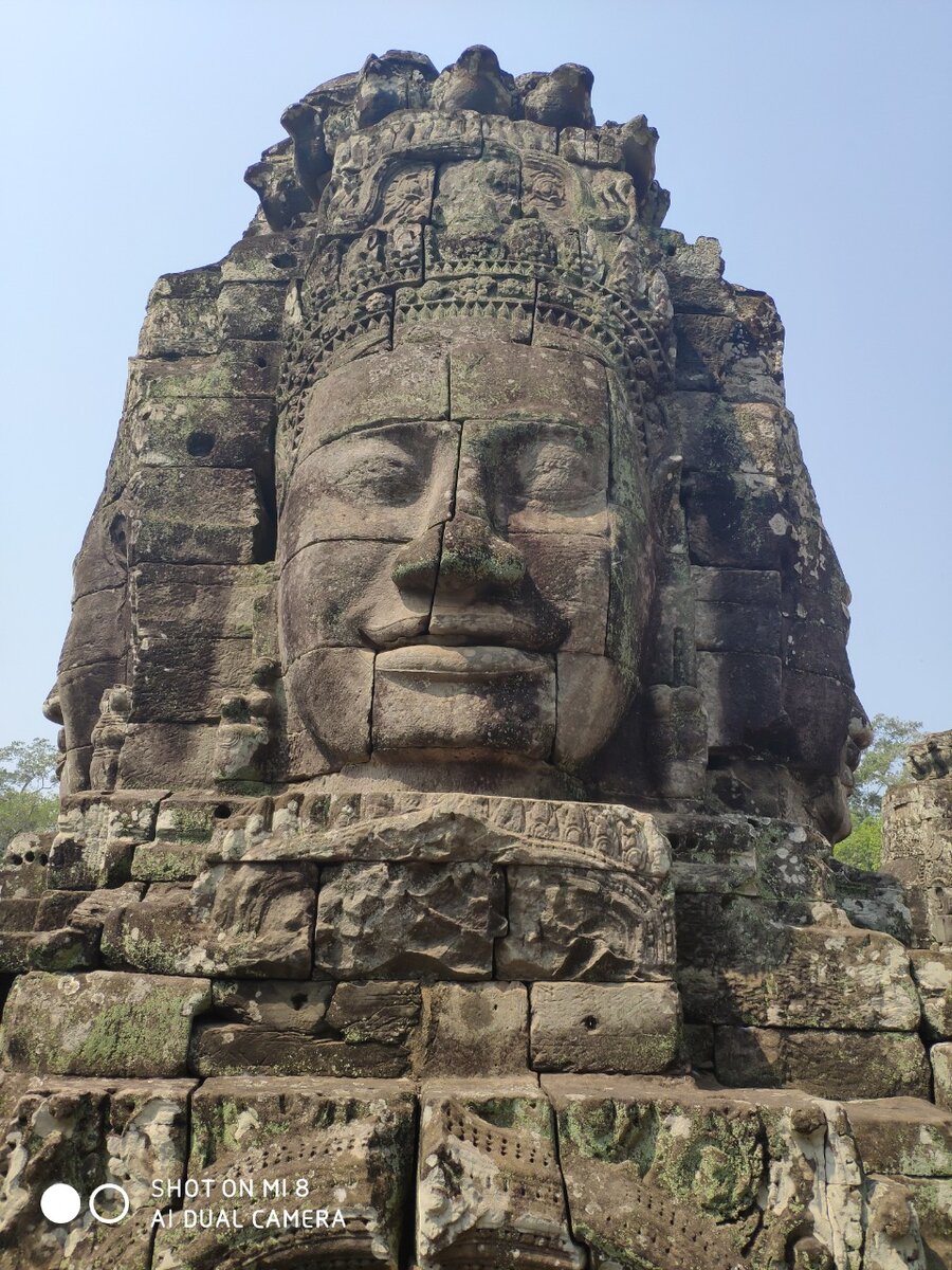 Фото автора . Вглядитесь и Вы возможно увидите , как мелькнёт тень ... Лары Крофт ...