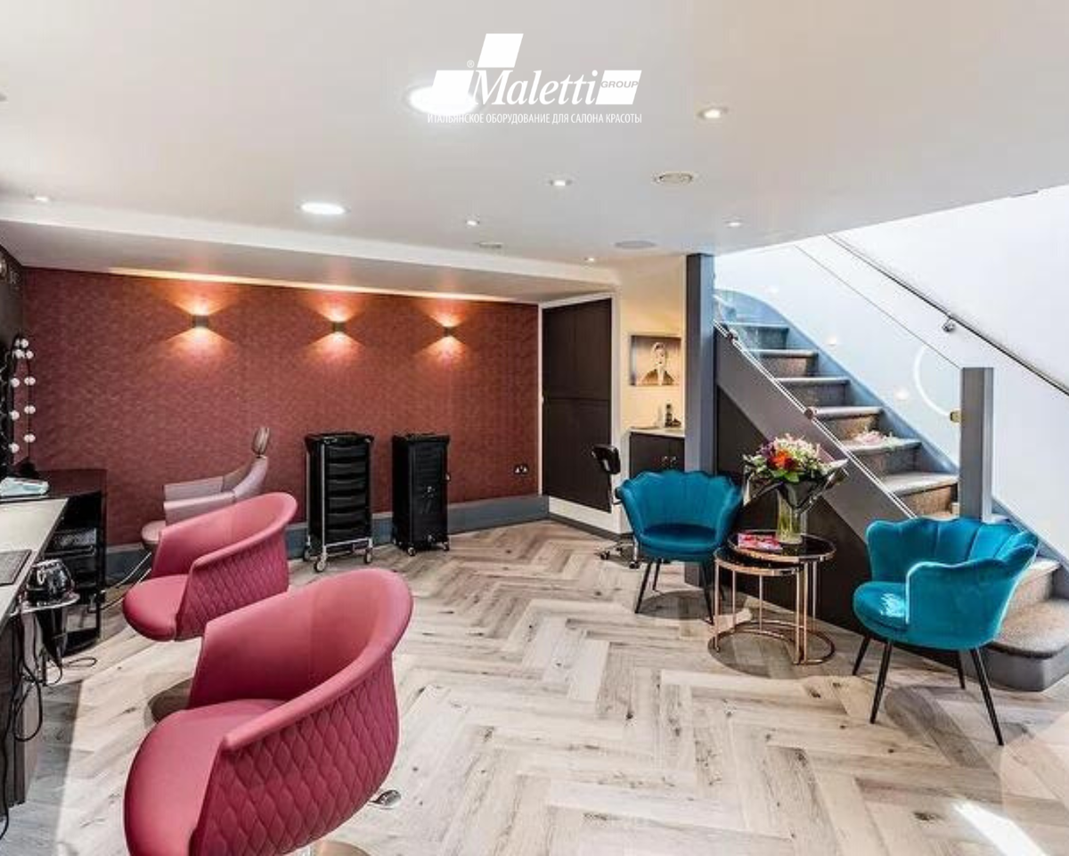 Парикмахерские кресла Maletti в интерьере салона красоты