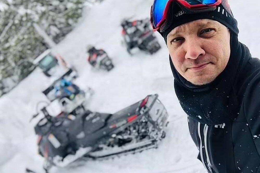     Потерял много крови: подробности несчастного случая со звездой «Мстителей» Джереми Реннером