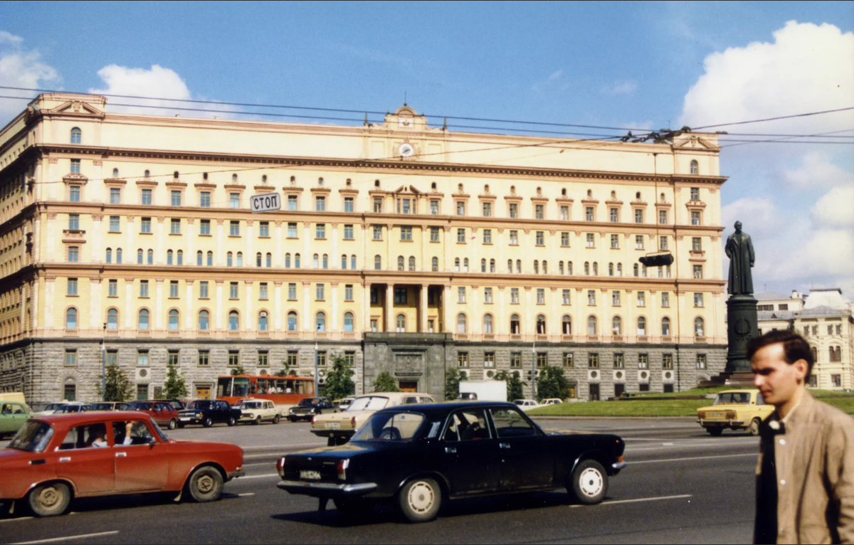 Здание КГБ на Лубянке. Лубянская площадь здание КГБ. Здание КГБ СССР на Лубянке. Лубянка Москва КГБ Дзержинский.