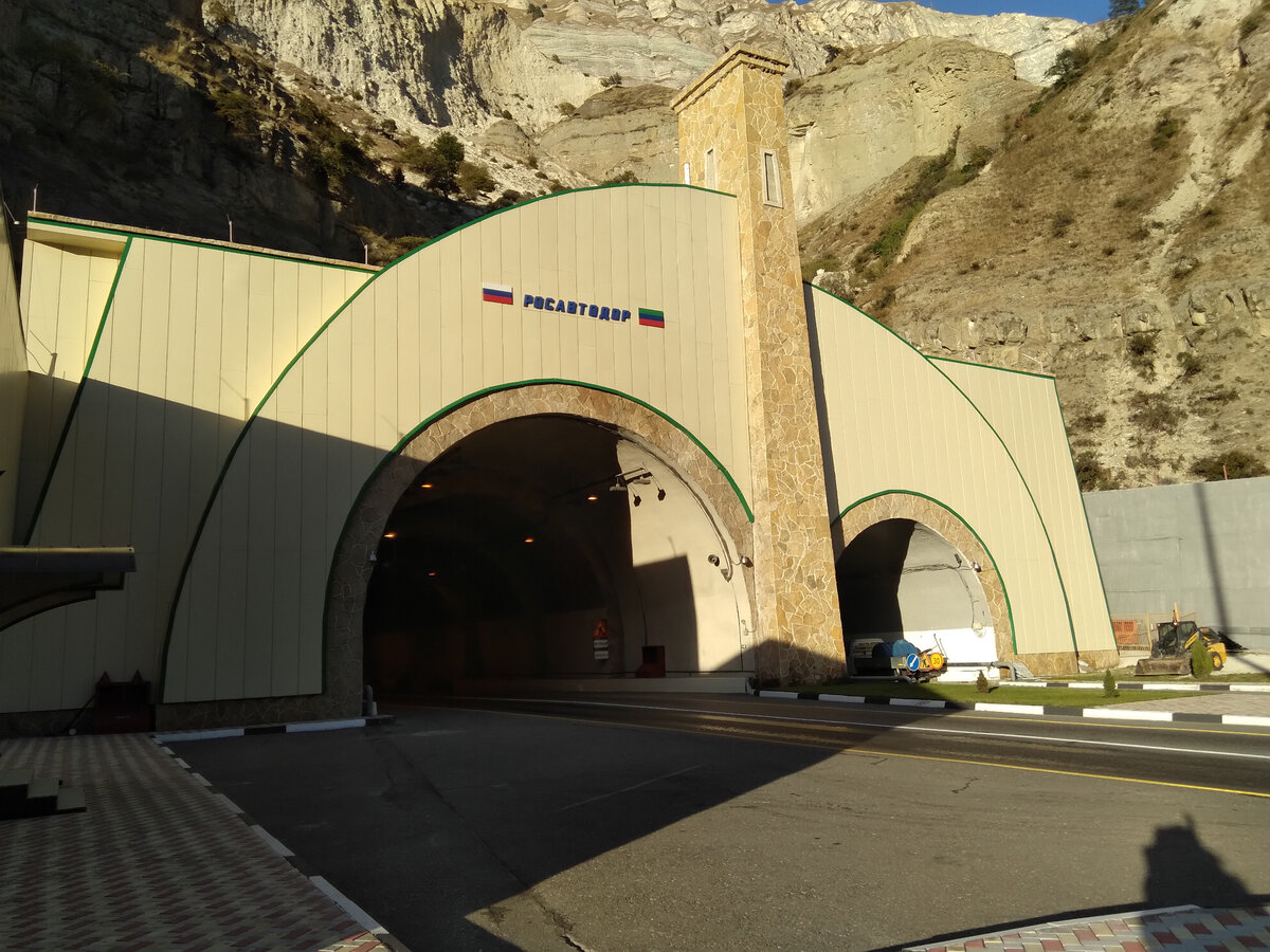 Въезд и выезд из автомобильного Гимринского тоннеля