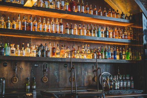 Представьте, что это бар во Франции в 1814 году :) Фото взято с сайта: pixabay.com