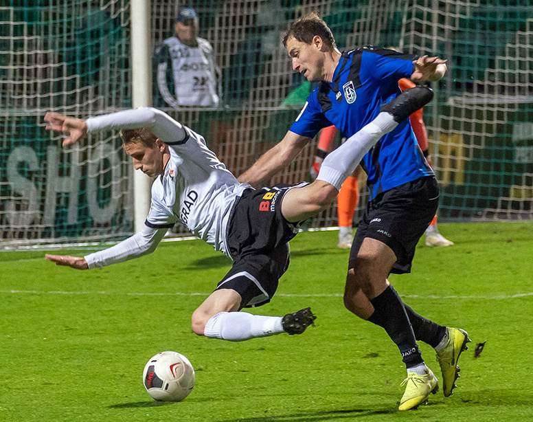 «Торпедо» - «Шинник» (Ярославль) – 2:0. Фол на Илье Самошникове, приведший к пенальти в ворота ярославцев.