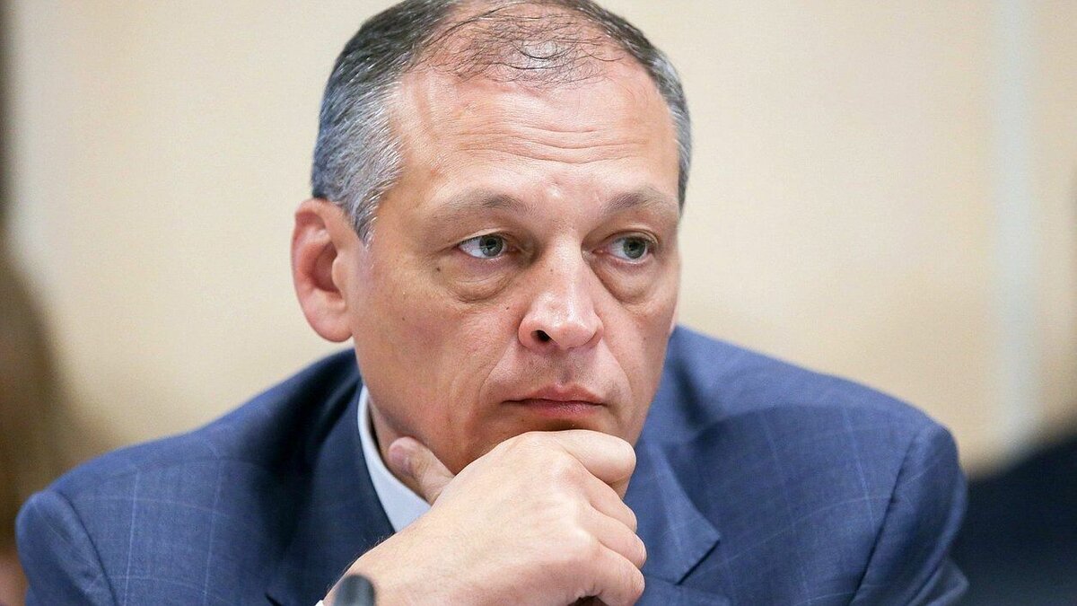     С 12 января 2022 года улица в Приволжском районе Казани, некогда называвшаяся 2-й Газовой, носит имя погибшего бизнесмена и депутата Госдумы от Татарстана Айрата Хайруллина. Inkazan узнал у мэрии города, проводились ли общественные обсуждения перед принятием решения о переименовании.