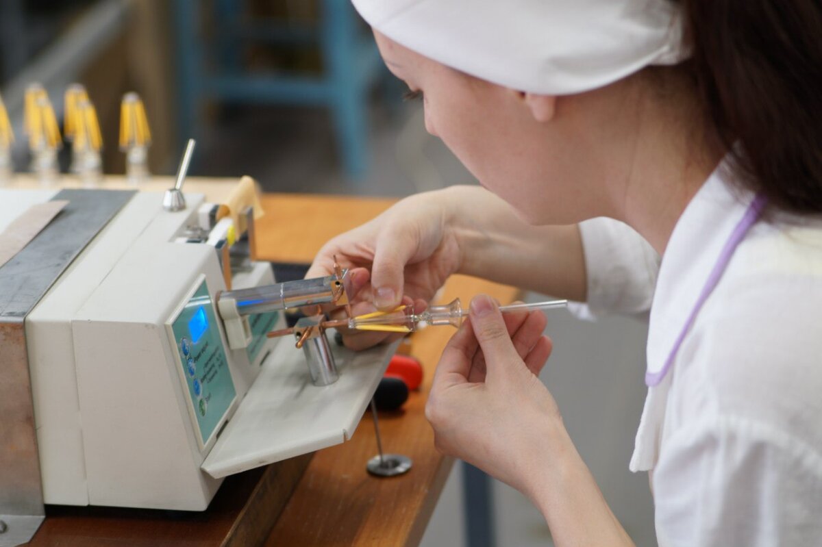 Фото: LEADlight - Лампочка Томича 