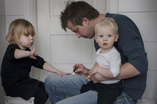     Посмотрите на фото этих удивительных шведских отцов в декрете!