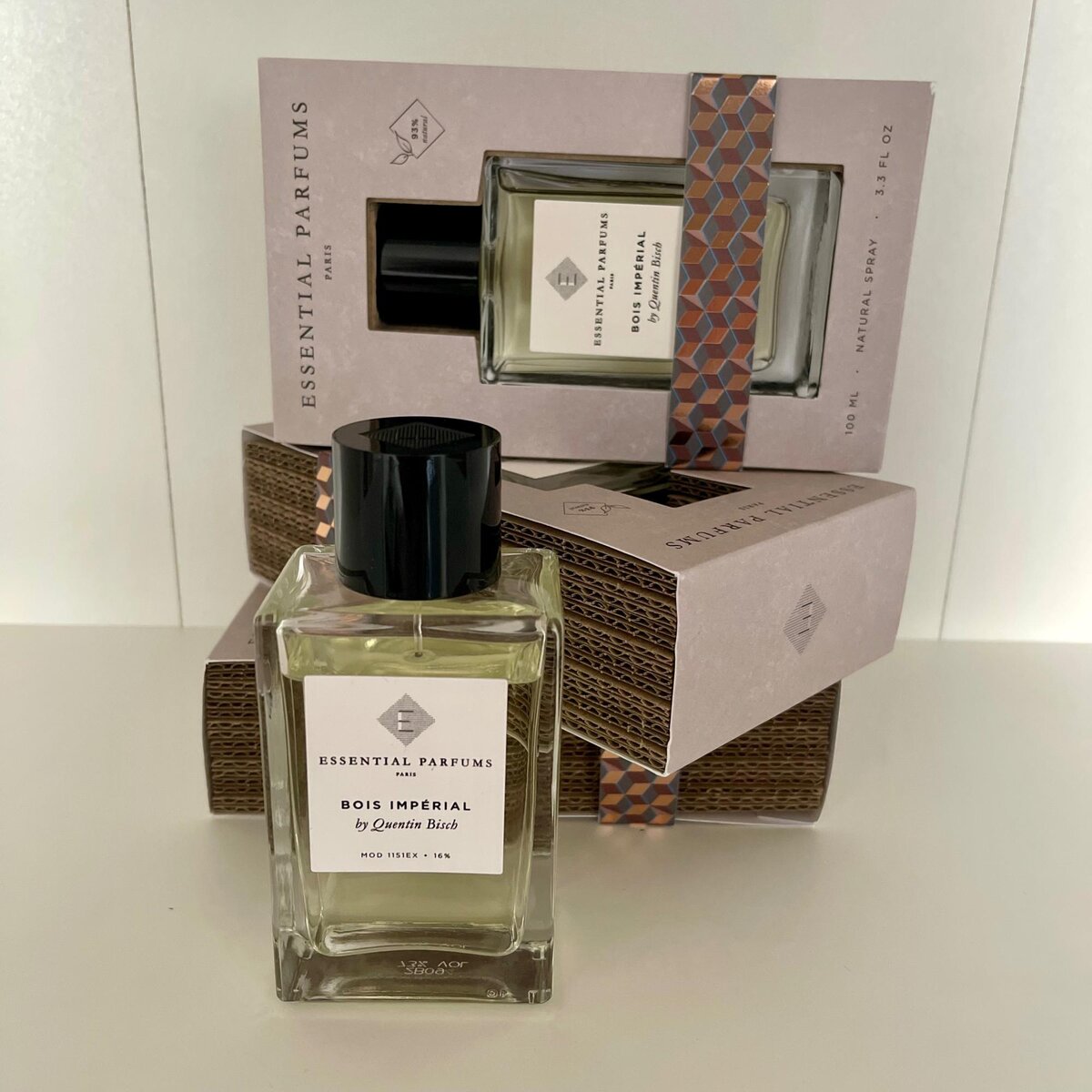 Essential parfums paris bois imperial. Bois Imperial Essential. Буа Империал Парфюм. Essential Parfums Paris bois Imperial by Quentin bisch. Bois Imperial 10 мл.