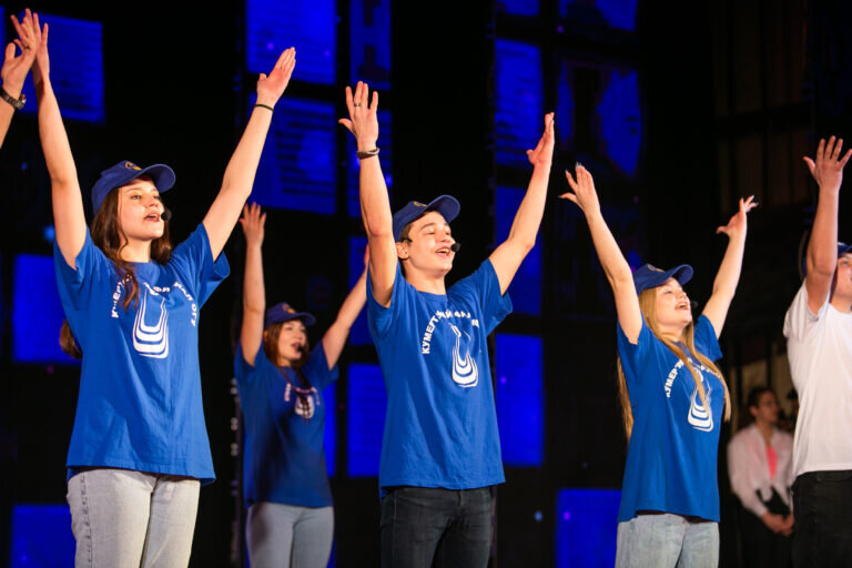    Оренбургские студенты отметили Татьянин день на праздничной площадке драмтеатра Марина Шарт