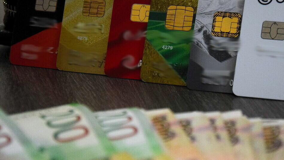     Как относятся жители Ставрополья к самозапрету на выдачу кредитов, узнал сервис SuperJob.