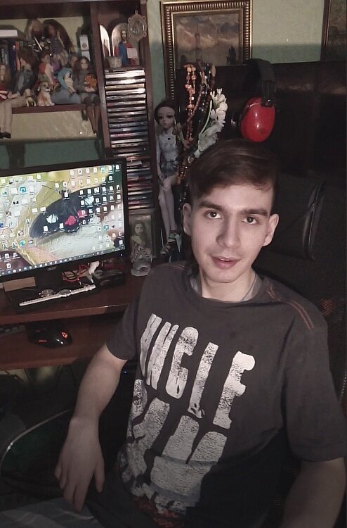 Это не Юра. Это мой сын Серафим, сегодня ему 20 лет, у него аутизм, синдром Аспергера