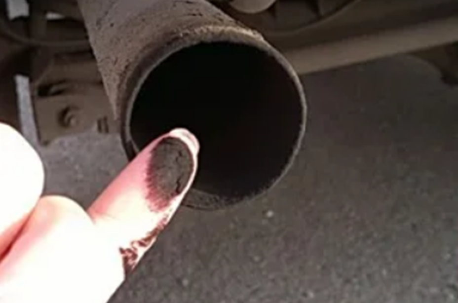 Сажа в глушителе? Это не говорит о расходе масла