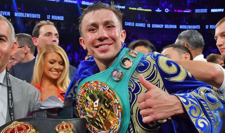 Геннадий Головкин с поясом WBC.