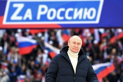    Президент РФ Владимир Путин выступает на митинге-концерте в "Лужниках" ©Сергей Гунеев РИА Новости