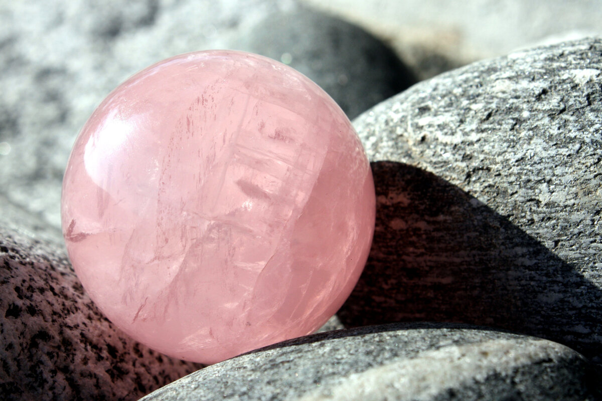 Турмалиновый розовый кварц магические
