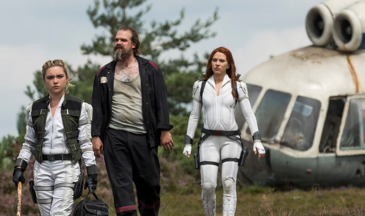 В фильме «Черная вдова» русский выглядит как типичный неряха.  Фото: Фото: Marvel Studios / Keystone Press Agency / globallookpress.com