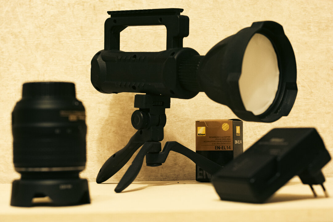 Фонарь используемый в качестве источника света.