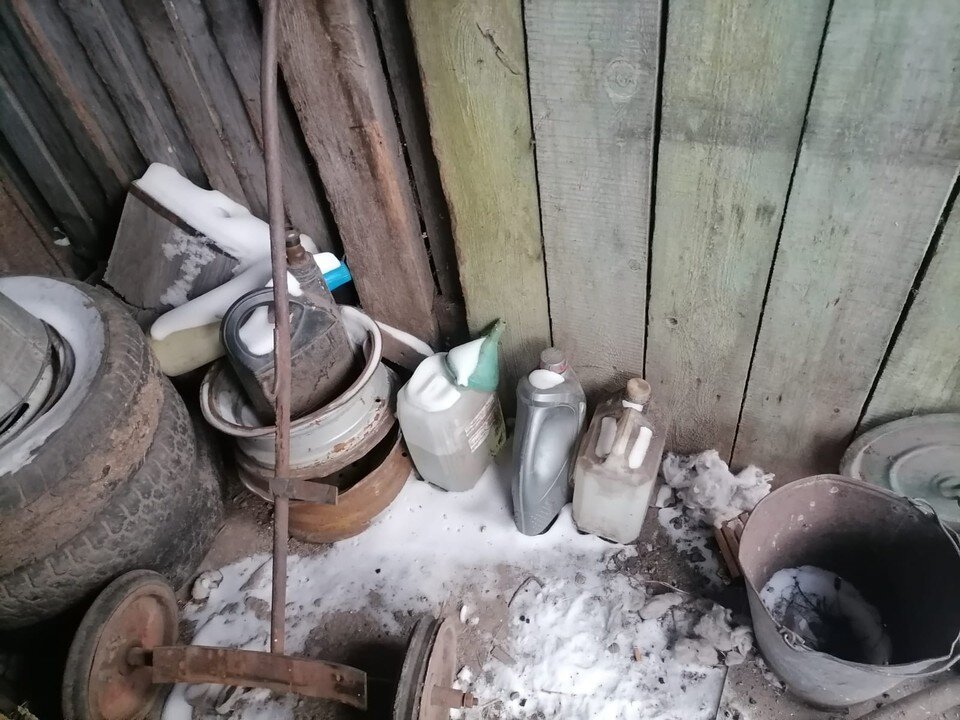     Те самые канистры с бензином. Фото: МВД по Красноярскому краю