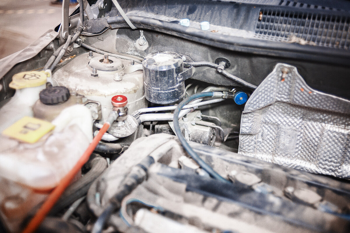 Проверяем фактическое давление в системе кондиционирования