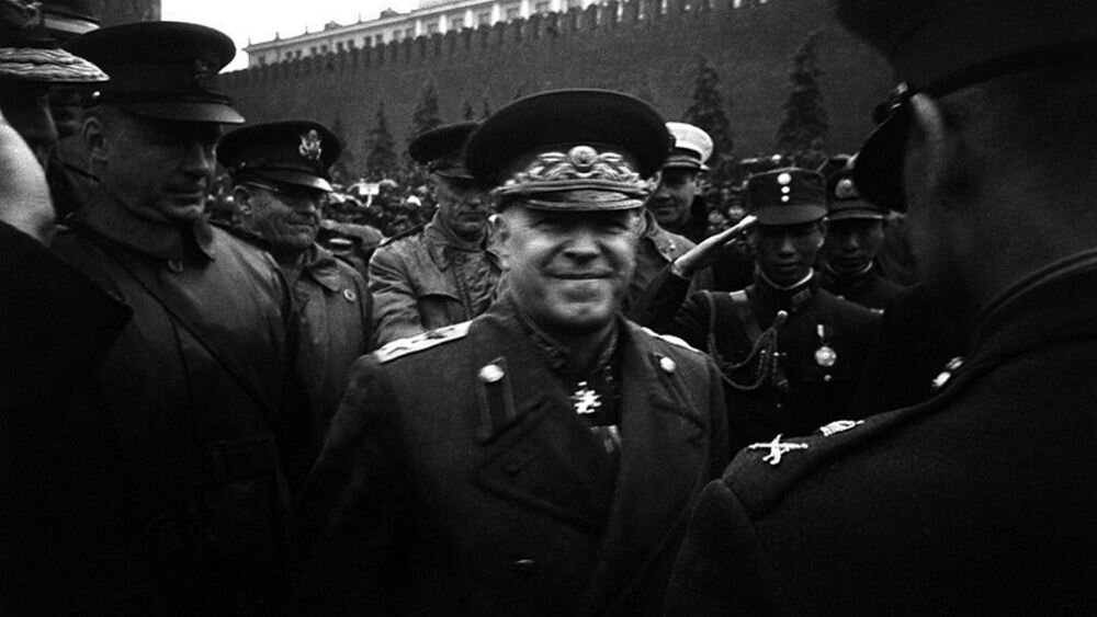 Маршалы парада победы 1945. 24 Июня 1945 года. Жуков. Парад 1945 года на красной площади Жуков. Парад Победы 1945 года Жуков. Парад Победы 1945 года фото Жуков.