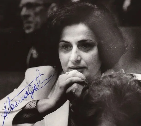 Клара Шагеновна - армянка из Арцаха (Нагорный Карабах). Родилась в этом армянском краю в 1938-м году. После школы уехала получать высшее образование в Баку. 