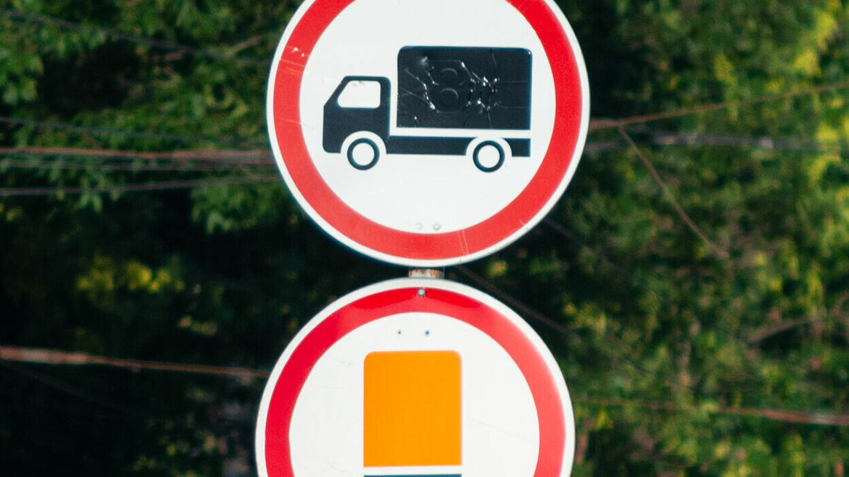     В Ростове собираются разработать схему зональных ограничений проезда грузового транспорта по городу, об этом объявил сити-менеджер Алексей Логвиненко в своем Telegram-канале.