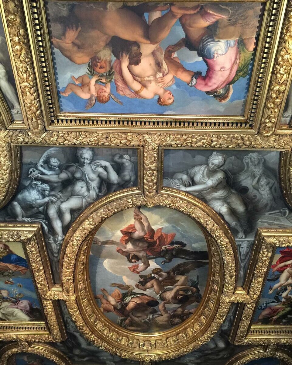 А за вдохновением хожу в Третьяковскую галерею, во дворец Дожей или Шенбрунн.