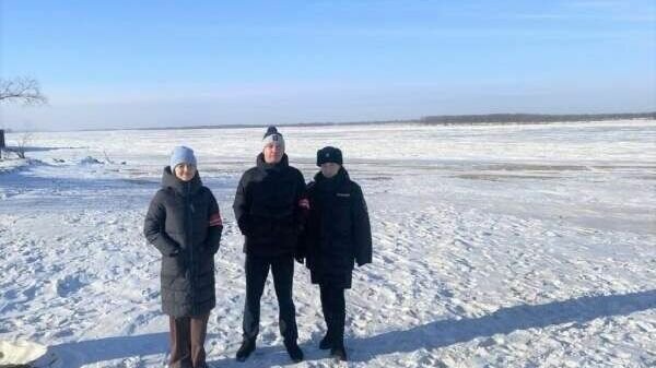     В связи с резким потеплением специалисты городской администрации будут более пристально следить за состоянием льда на Амуре.
