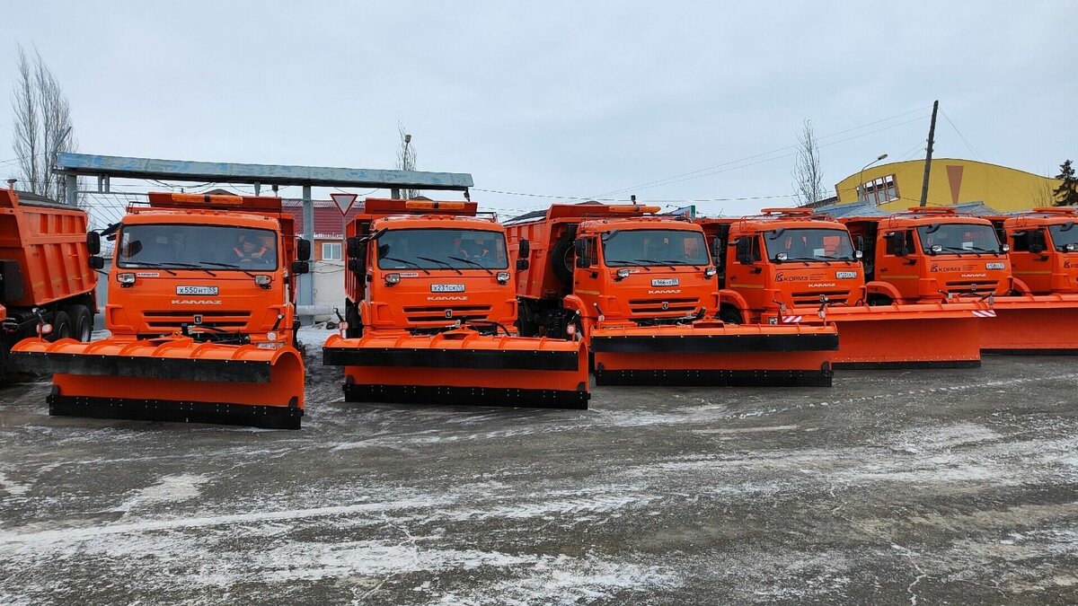     Автопарк Омского УДХБ пополнили 13 комбинированных дорожных машин и один тягач.